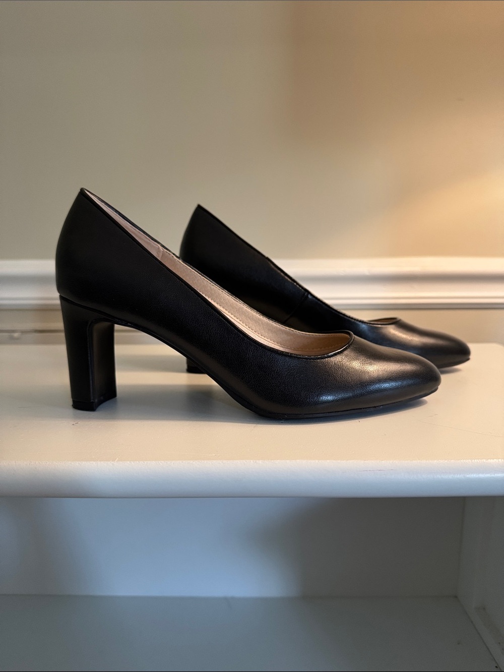 Life Stride Black Leather Mid Block Heel Pumps